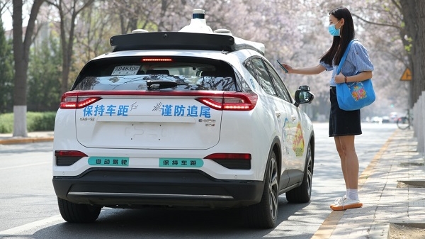 “方向盘后无司机”成为现实，百度获中国首批自动驾驶主驾无人许可