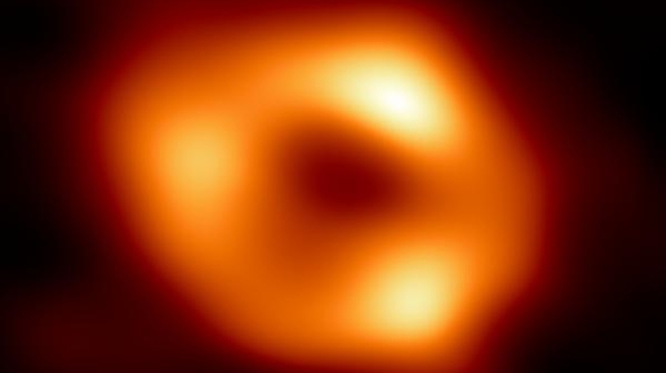 离我们更近的银河系中心黑洞“写真”来了！未来，科学家还打算给黑洞拍小视频！