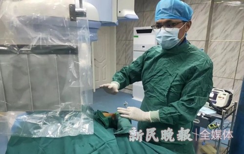 上海援疆医生带领叶城县人民医院医疗团队成功实施首例冠状动脉搭桥病例支架植入术