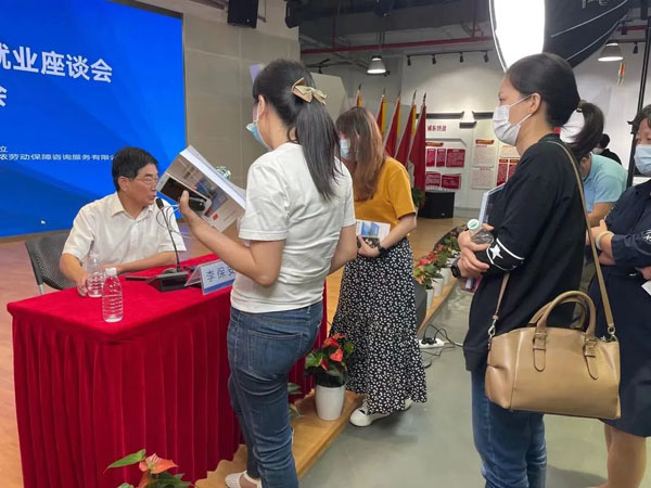 为IM电竞 IM电竞app微小型创业企业“保驾护航”！浦东人社部门线上线下提供法律指导和保障(图1)