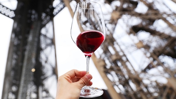 法国伯恩济贫院葡萄酒拍卖创下2900万欧元新高