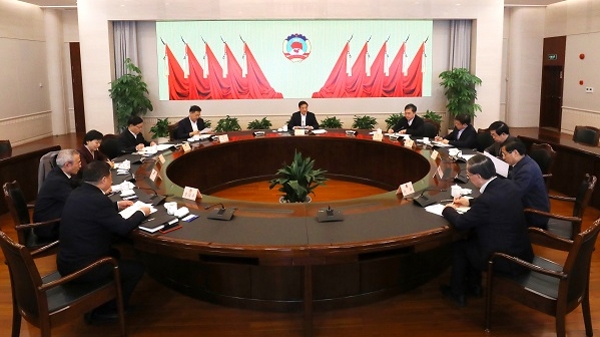 市政协召开十四届二次主席会议 胡文容主持并讲话