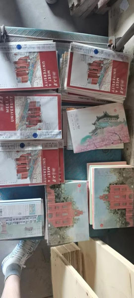 乐鱼全站app“遇见名校”笔记本也许只是一场错误的“遇见”两人生产假冒名校文创周(图1)