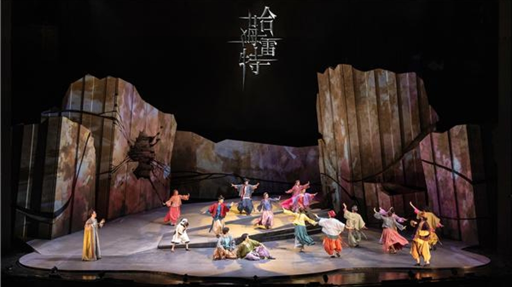 不“复刻”400年前的审美，徐俊导演音乐剧《哈姆雷特》上演