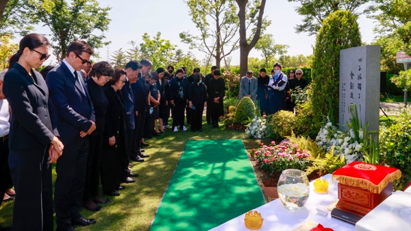 傅雷次子骨灰安葬仪式在福寿园海港陵园举行