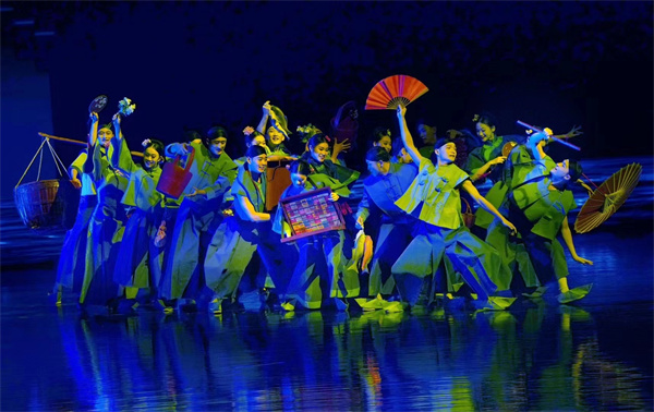 展开一幅诗意江南长卷，舞剧《运·河》的波光映照今晚的“荷花”