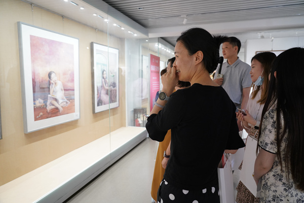 “雅韵留芳百世传承”静安区月份牌年画传承回顾展暨北站“非遗日”系列活动开幕(图3)