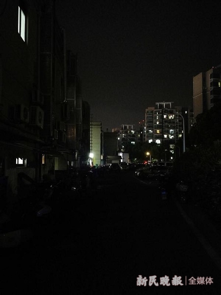 2023夏令热线｜“失明”路灯盼“返岗”照亮市民出行路