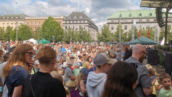 人潮涌动，瑞典斯德哥尔摩文化节举行