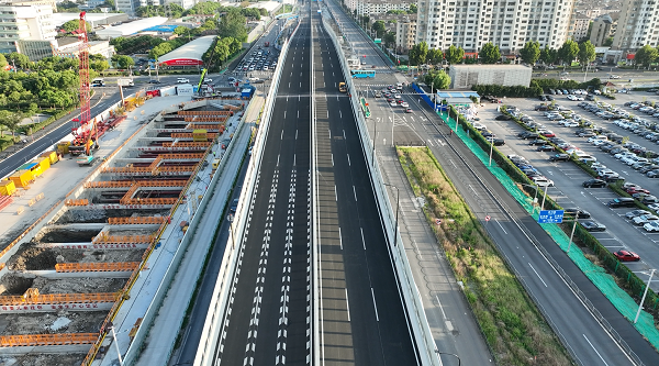 杨高北K1体育 k1体育平台 十年品牌路改建工程又有新进展 巨峰路跨线桥建成通车(图3)