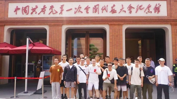 退伍前“老兵游上海”，在“第二故乡”来一场“城市漫步”……