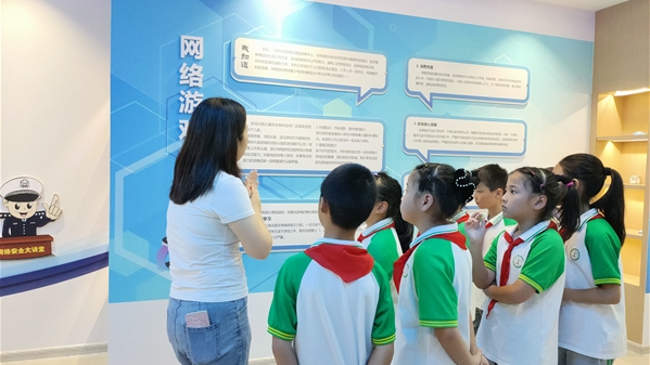 上海闵行警方与学校共同建立协作机制，探索反诈融入校园安全宣传