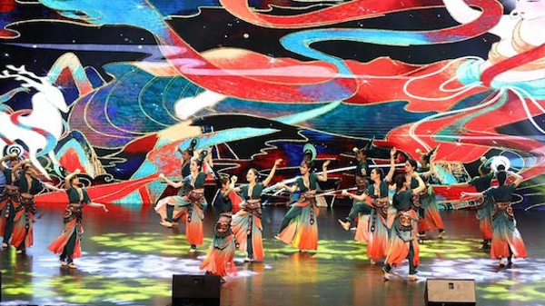 上海第一所国人自主办学国际学校迎30岁生日 校庆舞台洋溢浓浓中国风