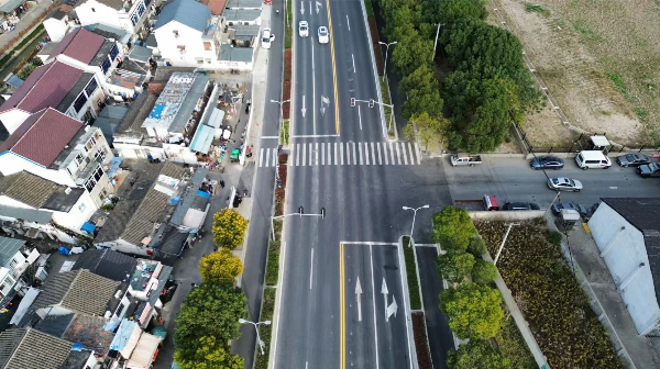 閔行の南側の道路は全面的に整備され、道路はきれいで街並みも美しい