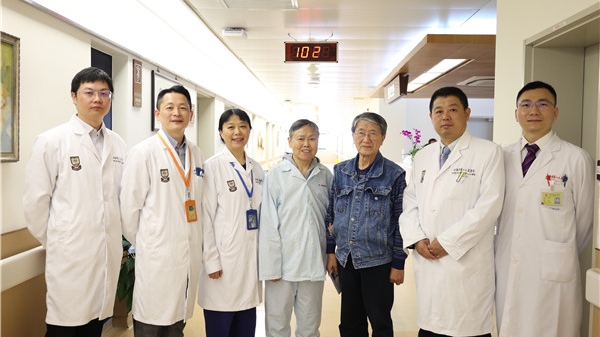 53年、23个起搏器：上海市第一人民医院近日为世界“带搏”生存时间最长患者植入“最小起搏器”
