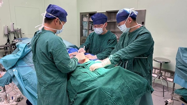 “刮骨疗毒”不只存在于小说中 上海专家一次手术为四年骨髓炎患者成功保肢