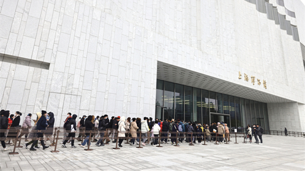 上海博物馆东馆今天中午12点迎来首批客人！你预约了吗？