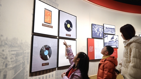 在400多件展品中找到80多年前的“龙”，国歌展示馆春节“寻龙记”