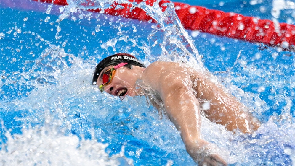 潘展乐首夺世锦赛男子100米自由泳冠军