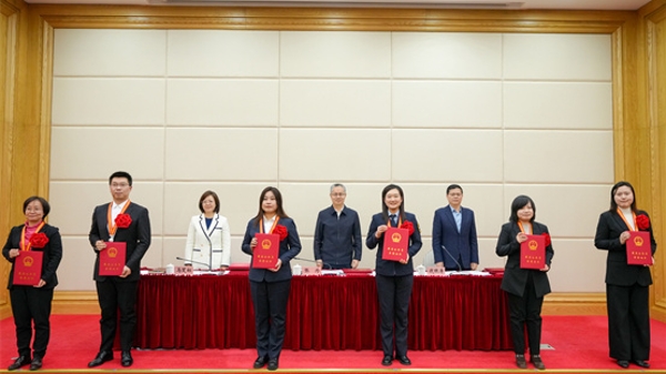上海市首届“最美公务员”发布 20名优秀代表受表彰