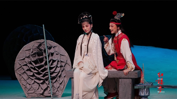 三朵“梅花”领衔五代同台献演，安徽省黄梅戏剧院带着“看家戏”唱响申城