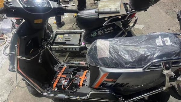 宝山警方捣毁一利用正规车行为掩护非法改装、销售超标电动自行车窝点