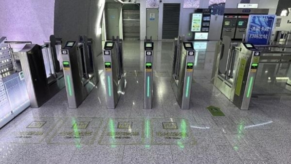 改善进出站顺畅度，上海地铁三座车站明起试点“闸机常开门”
