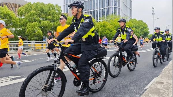 2024上海半马为何有“骑行者”？原来是他们在“护跑”
