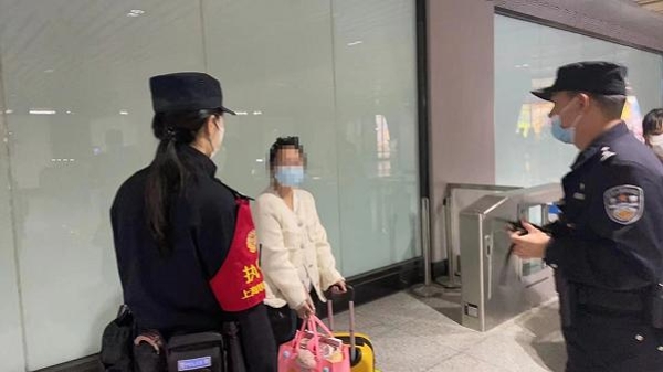 未成年少女网恋奔现离家出走，上海铁路警方热心劝回