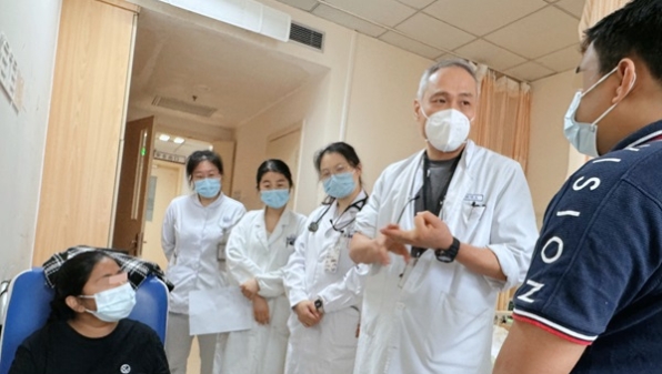 印度患者流感后病危？上海专家敏锐捕捉罕见病症状