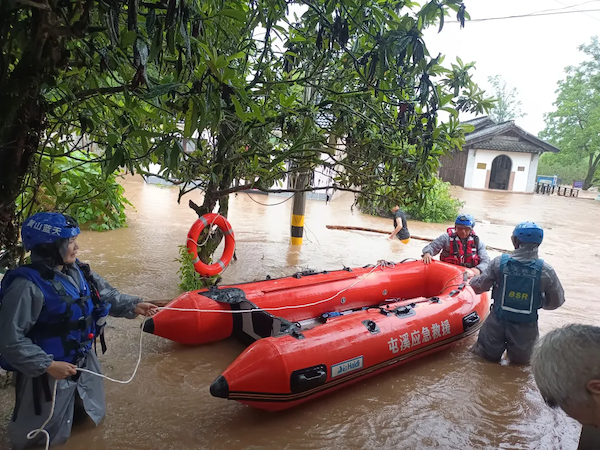 「洪水」について聞いて、黄山の多くの部門が行動を起こしました豪雨災害にも積極的に対応