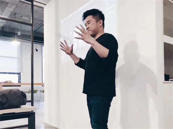 8d14141c 25a1 4c0e a433 3f4855712418 - 【布拉格时报】上海滩上“洋掌柜”| 咖啡馆里起步，西班牙设计师圆了创业梦