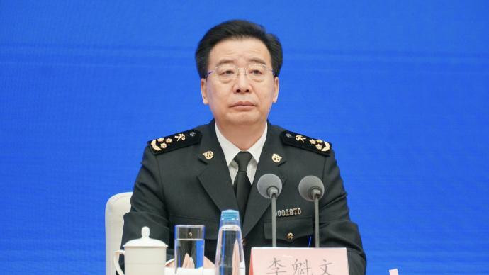 进出口呈现哪些特点时,海关总署新闻发言人,统计分析司司长李魁文表示