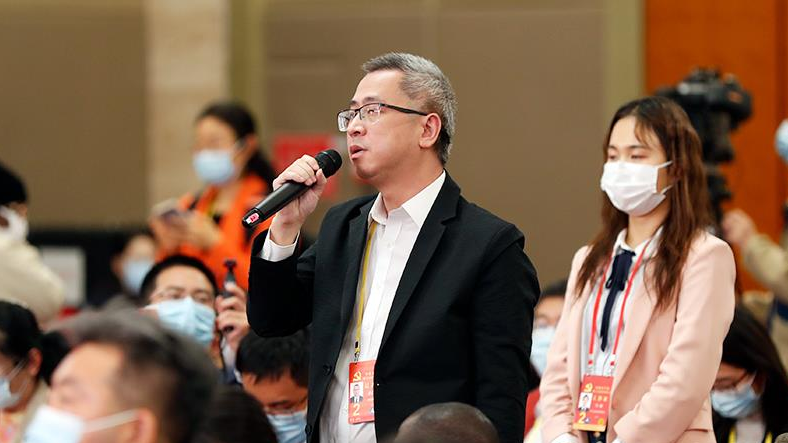 上海代表团发言人答新民晚报：为人民服务是上海永恒主题