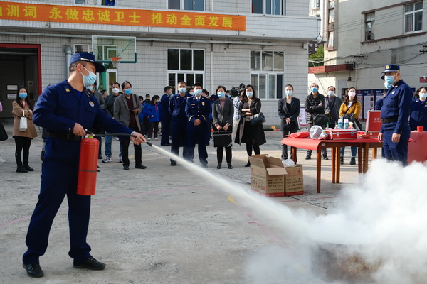 崇明区2022学年初一年级消防救援站实训课程启动