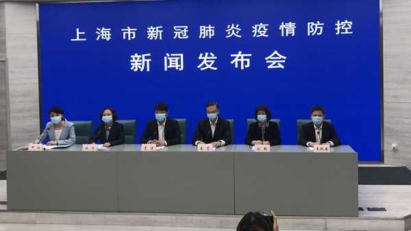 上海本土疫情主要与外省市疫情外溢相关联，常态化核酸检测点免费服务延长至今年底 | 疫情防控发布会