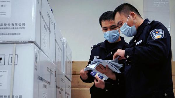囤积抗原试剂盒，加价50%对外出售，董某涉嫌非法经营罪被上海警方抓获