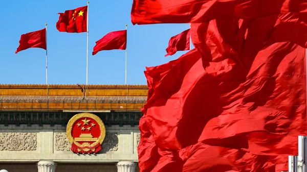 独家视频丨习近平：中华民族伟大复兴进入了不可逆转的历史进程