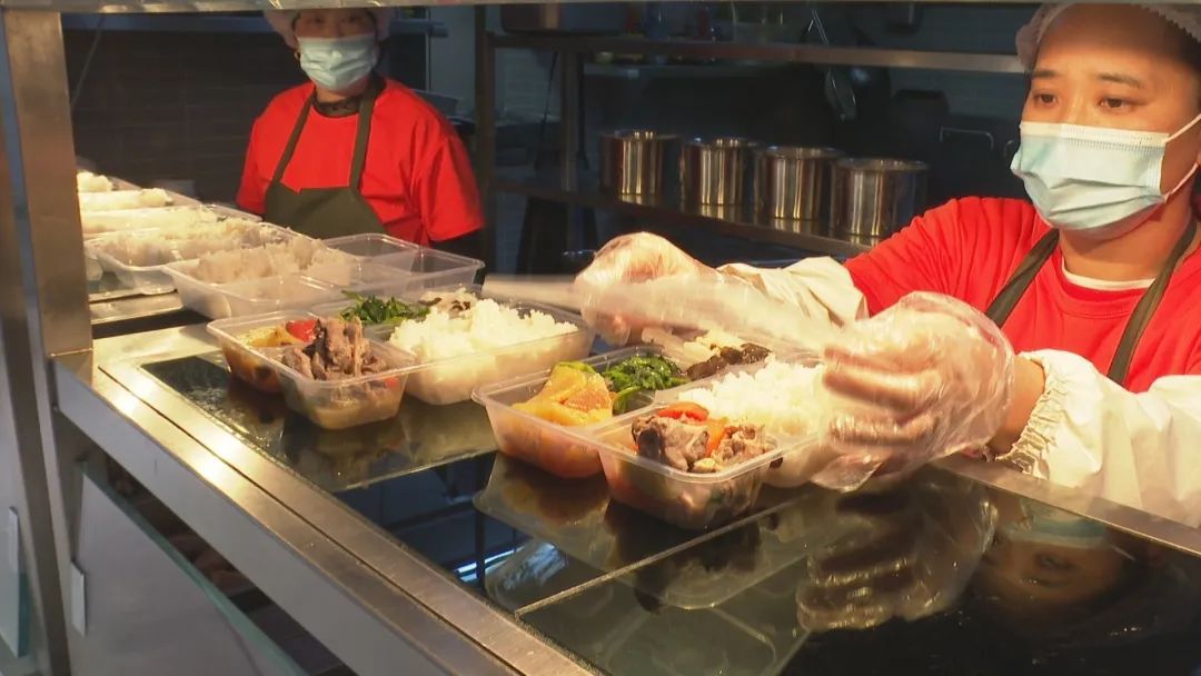 又上新套餐啦!徐汇这个社区堂食升级助老餐,优化送餐服务_上海徐汇_新民网
