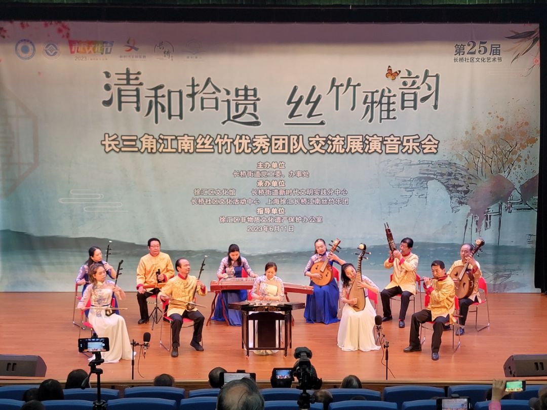 江南丝竹展演、黄杨木雕制作……非遗项目在传承中绽放光彩_上海徐汇_新民网