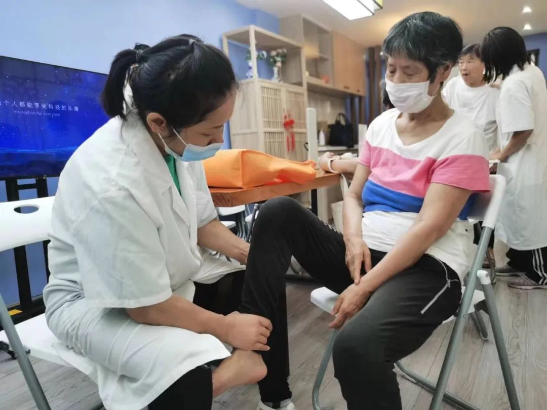 每周三，新长宁慧生活“悦茶坊”都将开展中医问诊活动_上海长宁_新民网
