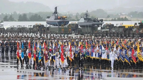 时隔10年，韩国首次举行大规模阅兵