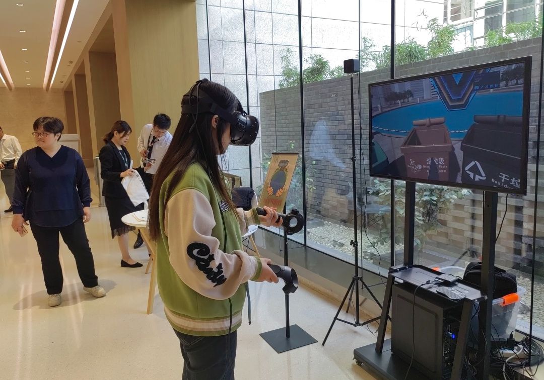 VR“走”进商务楼宇,“新时尚”还可以这样玩_上海虹口_新民网