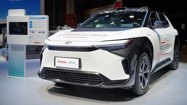 新一代纯电自动驾驶出租车概念车亮相进博会 由小马智行与丰田汽车联合推出
