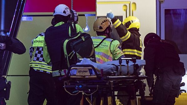 捷克查理大学发生枪击事件，造成至少15人死亡