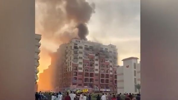 迪拜一居民楼发生火灾，1名中国公民受伤送医