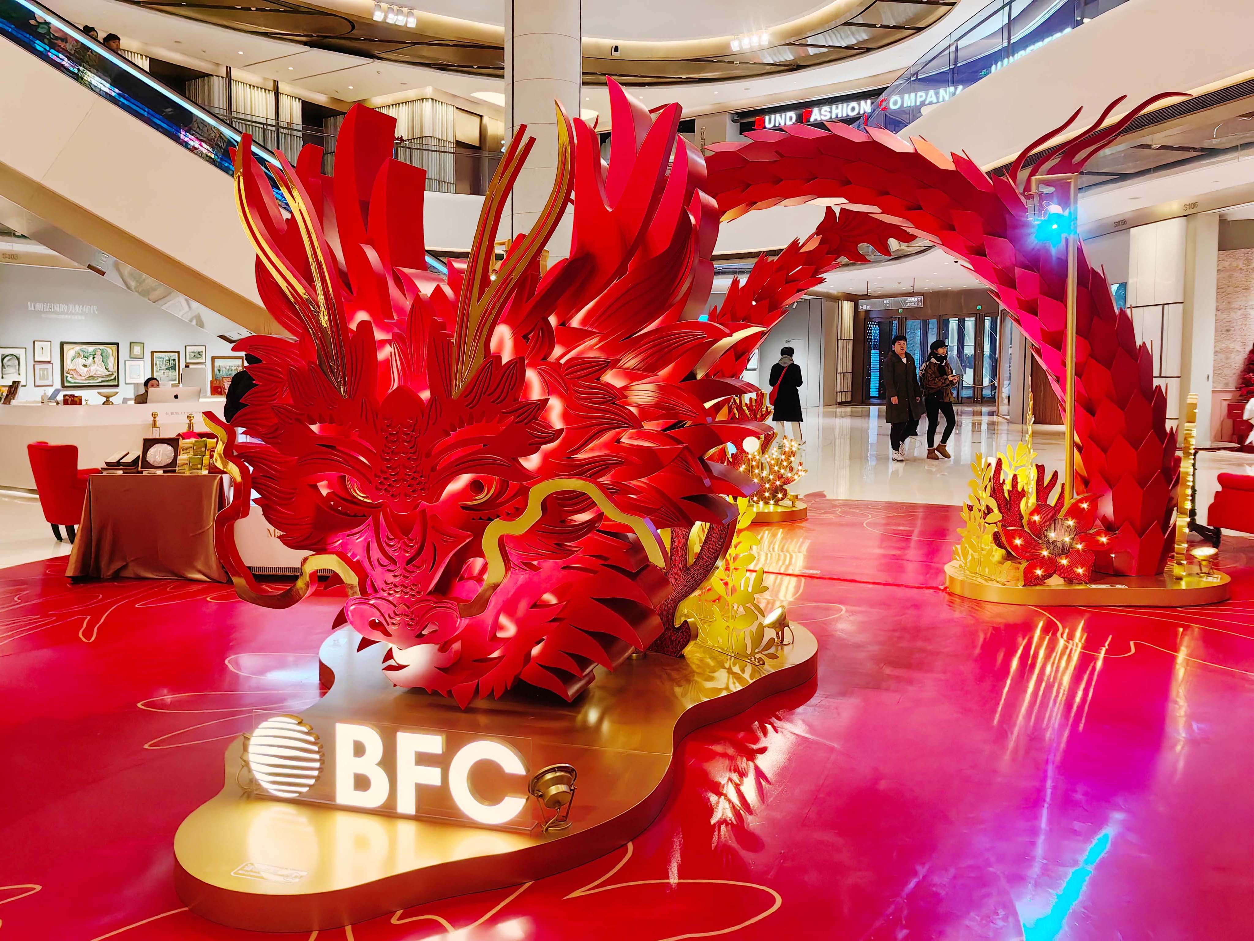 BFC外滩金融中心迎新氛围浓 鱼灯游园体验传统中国年