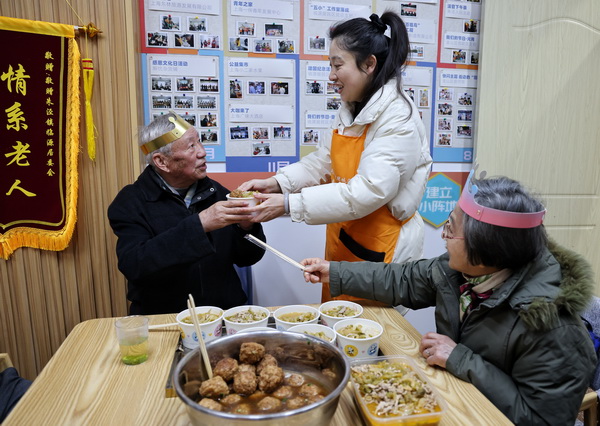 春节期间，沪郊这个社区为老年人开“集体生日趴”