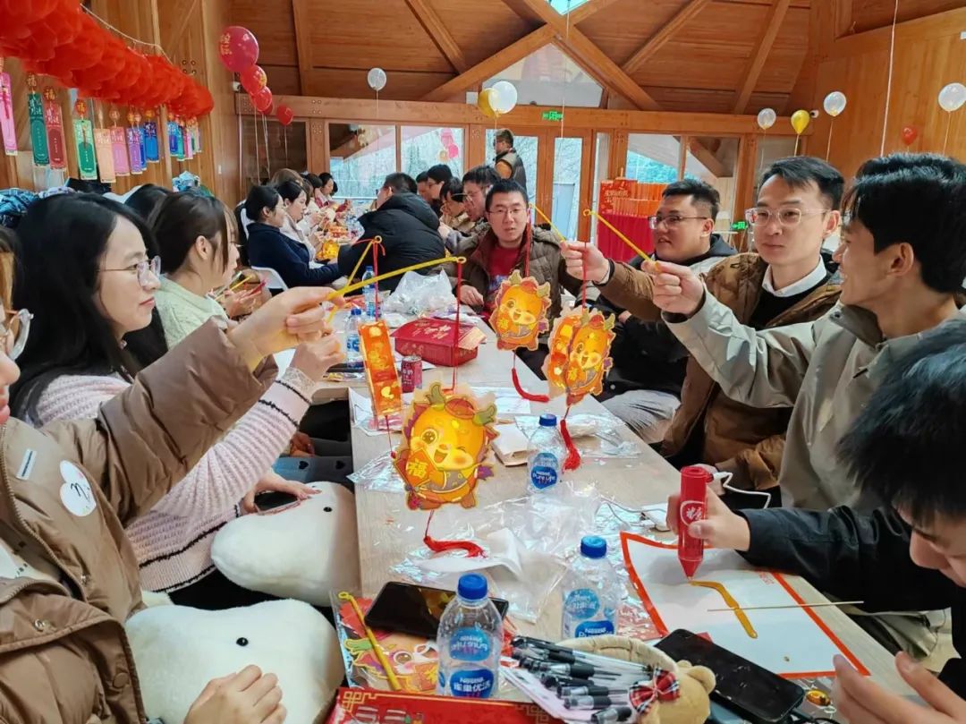 这群年轻人聚在“最虹桥”,一起闹“缘”宵!_上海长宁_新民网