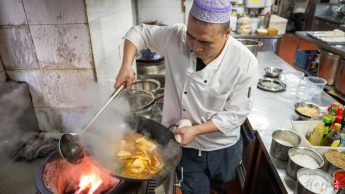 甘肃麻辣烫火了，上海嘉定这个甘肃大厨的作息也改了